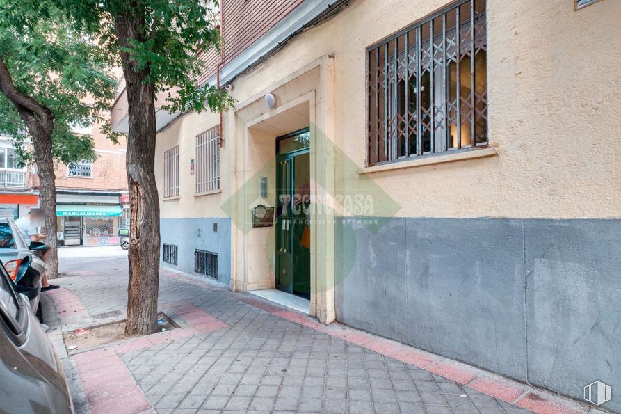 Local en venta en Calle Eduardo Morales, Carabanchel, Madrid, 28025 con ventana, propiedad, edificio, planta, árbol, superficie de la carretera, arquitectura, barrio, diseño urbano y pared alrededor