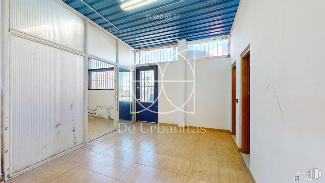 Industrial for sale & for rent at Poligono Rompecubas, Valdemoro, Madrid, 28341 with door, flooring, floor, metal, glass, daylighting, building material, home door, tile flooring and aluminium around