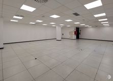 Office for rent at Calle Haya, Carabanchel, Madrid, 28044 with hall, fixture, flooring, floor, wall, material property, ceiling, space, building and event around