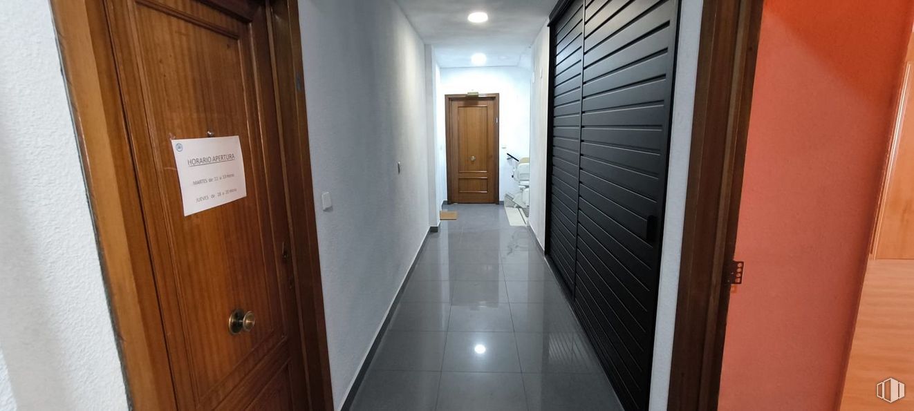 Oficina en venta en Calle Batalla de Bailén, 2, Collado Villalba, Madrid, 28400 con puerta, accesorio, madera, edificio, suelos, suelo, asa, madera dura, hall y techo alrededor