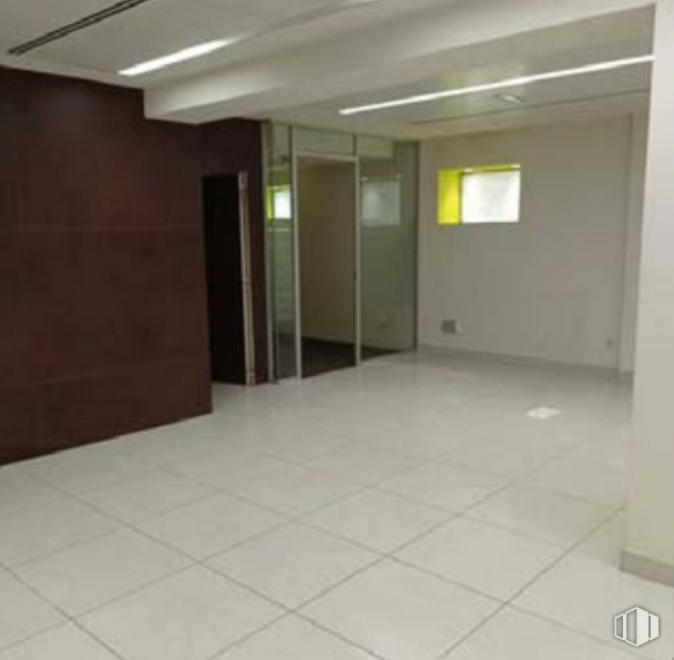 Retail for sale & for rent at Calle Valdecanillas, 9, San Blas - Canillejas, Madrid, 28037 with window, property, building, door, fixture, flooring, floor, hall, wall and tile flooring around