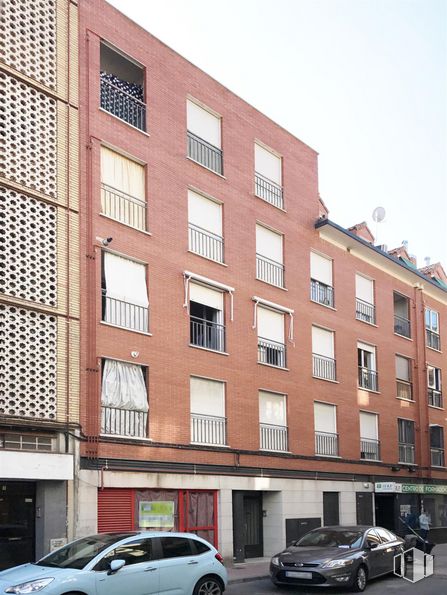 Local en venta en Calle Rivas, 3, Coslada, Madrid, 28820 con coche, ventana, edificio, neumático, rueda, luz de estacionamiento, vehículo terrestre, vehículo, propiedad y cielo alrededor