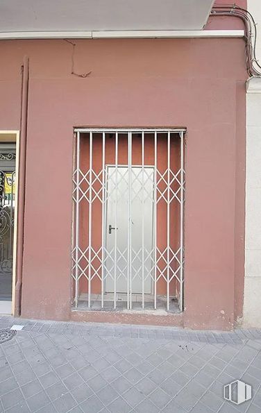 Local en venta en Calle General Álvarez de Castro, Chamberí, Madrid, 28010 con puerta, accesorio, madera, material compuesto, ladrillo, tintes y matices, fachada, fuente, rectángulo y material de construcción alrededor