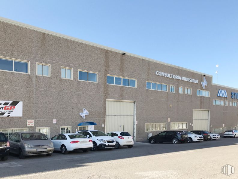 Industrial for sale at Calle Segura, 1, Mejorada del Campo, Madrid, 28840 with car, building, automotive parking light, wheel, tire, sky, vehicle, property, window and infrastructure around