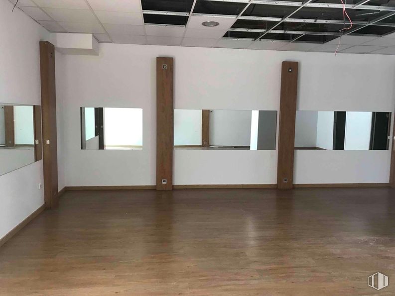 Local en alquiler en Zona centro, Alcobendas, Madrid, 28108 con suelos, suelo, madera, interiorismo, techo, suelos de madera, suelo laminado, madera dura, vidrio y tinte para madera alrededor