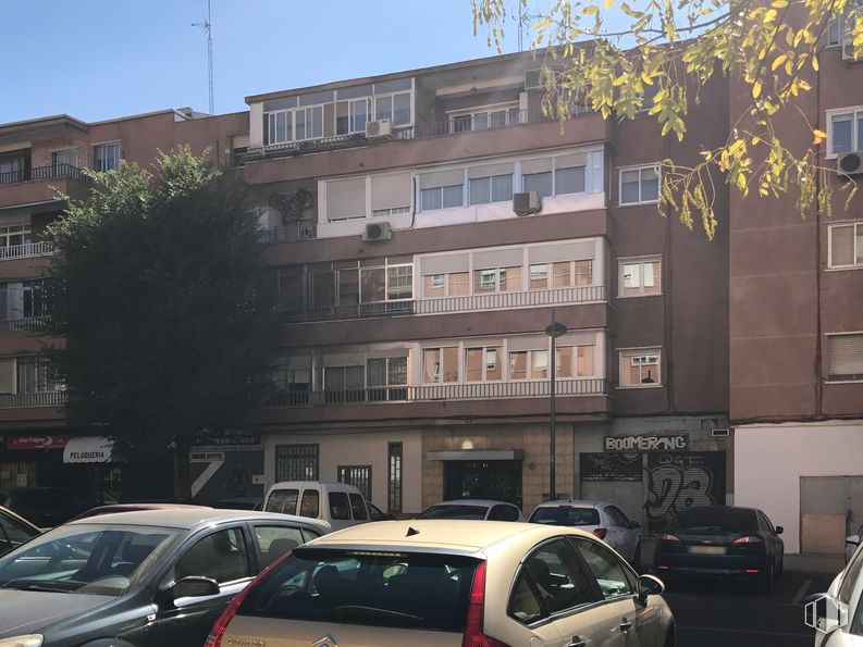 Local en alquiler en Avenida Villaviciosa, 13, Alcorcón, Madrid, 28922 con coche, edificio, luz de estacionamiento automotriz, neumático, vehículo terrestre, vehículo, placa de matrícula del vehículo, ventana, propiedad y día alrededor