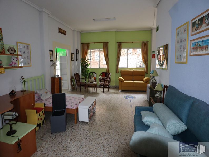 Local en venta en Avenida Libertad, 60, Colmenar Viejo, Madrid, 28770 con sofá, mueble, marco, mesa, ventana, sala de estar, silla, piso, planta de interior y bienes raíces alrededor