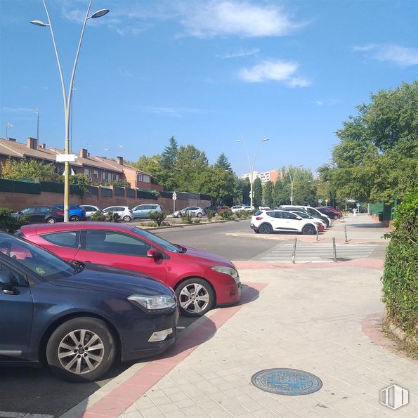 Local en alquiler en Calle Frómista, Fuenlabrada, Madrid, 28941 con coche, neumático, rueda, luz de la calle, cielo, vehículo terrestre, nube, vehículo, planta y vehículo de motor alrededor