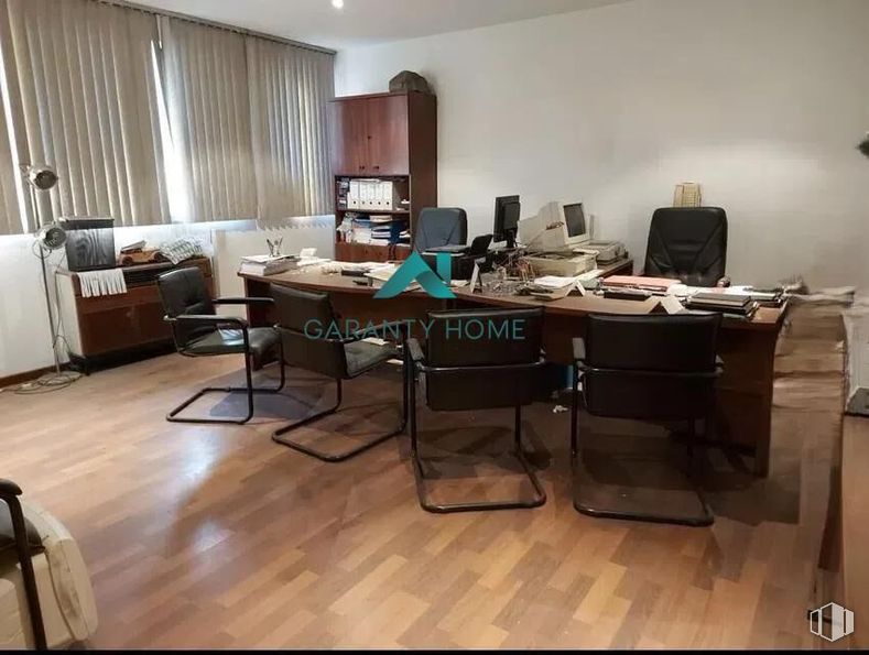 Oficina en alquiler en Zona Lista, Salamanca, Madrid, 28028 con silla, escritorio, mesa, mueble, edificio, ordenador personal, ordenador, madera, interiorismo y escritorio del ordenador alrededor