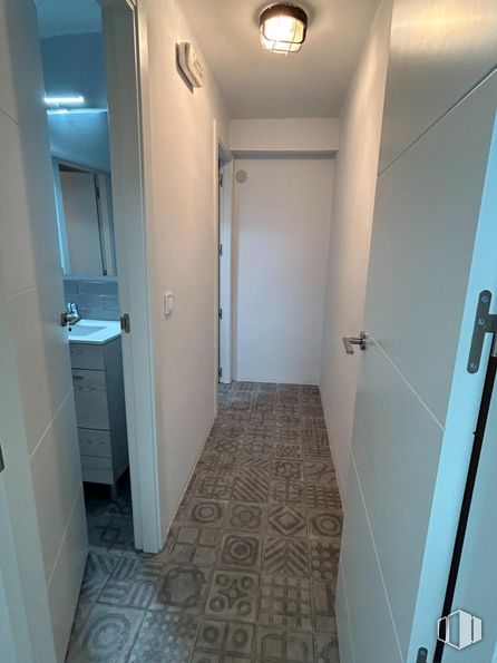 Local en alquiler en Paseo Castellana, Chamartín, Madrid, 28046 con lámpara, alumbrado, edificio, accesorio, puerta, suelo, casa, suelos, asa y techo alrededor