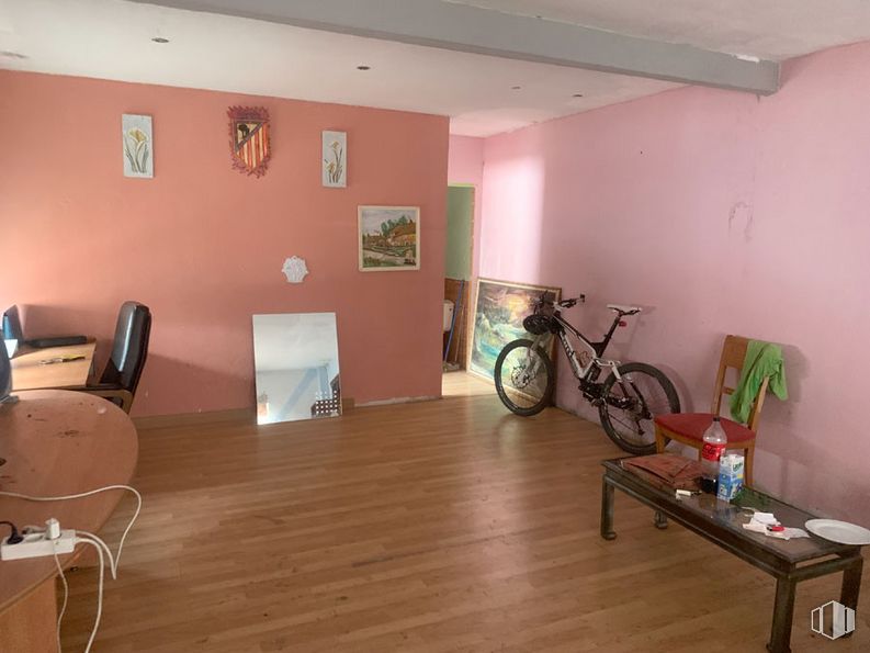 Local en venta en Calle Aragón, Collado Villalba, Madrid, 28400 con bicicleta, neumático, mesa de centro, silla, rueda, propiedad, rueda de bicicleta, edificio, madera y diseño de interiores alrededor