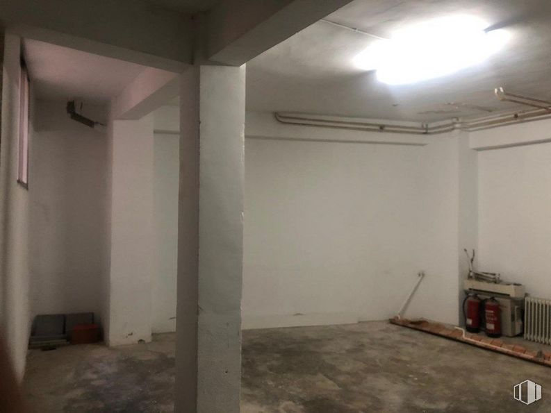 Retail for sale & for rent at Calle Fray Luis de León, Cuenca, 16001 with lighting, wood, building, flooring, floor, hall, ceiling, gas, hardwood and concrete around