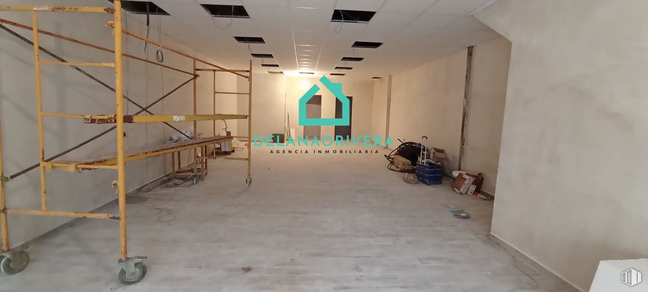 Retail for rent at Zona Centro, Recas, Toledo, 45211 with floor, flooring, hall, fixture, art, wood, ceiling, ladder, symmetry and event around