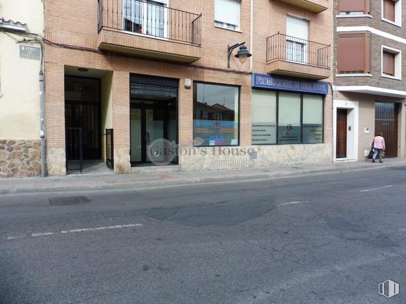 Local en venta en Avenida del Consuelo, Ciempozuelos, Madrid, 28350 con edificio, ventana, superficie de carretera, puerta, diseño urbano, asfalto, condominio, área residencial, acera y fachada alrededor