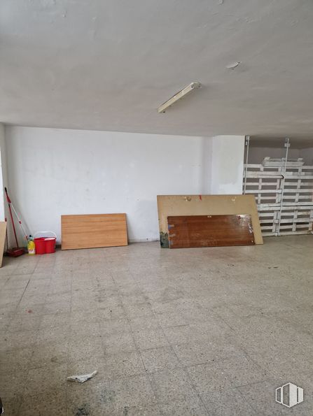 Local en venta en Avenida Doctor Toledo, Las Rozas de Madrid, Madrid, 28230 con mueble, madera, pasillo, piso, pavimentos, madera, techo, madera contrachapada, casa y hormigón alrededor