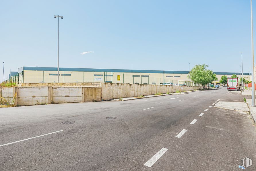 Nave en alquiler en Carretera Ajalvir, 5, Daganzo de Arriba, Madrid, 28814 con cielo, asfalto, superficie de la carretera, lote de terreno, árbol, alquitrán, zona residencial, luz de la calle, acera y carretera alrededor