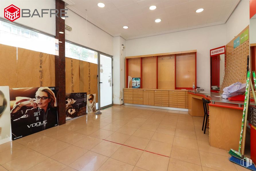 Local en venta en Casco antiguo, San Sebastián de los Reyes, Madrid, 28700 con persona, puerta, interiorismo, madera, suelo, suelos, casa, madera dura, techo y evento alrededor