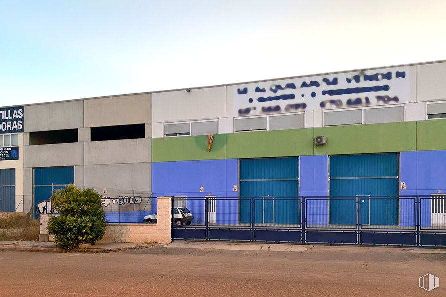 Industrial for sale at Calle Fuentecilla, 58, Ontígola, Toledo, 45340 with building, plant, sky, window, fixture, facade, commercial building, composite material, electric blue and rectangle around