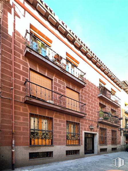 Oficina en alquiler en Calle Nuncio, 6, Centro, Madrid, 28005 con ventana, puerta, cielo, edificio, diseño urbano, barrio, fachada, condominio, zona residencial y inmobiliario alrededor