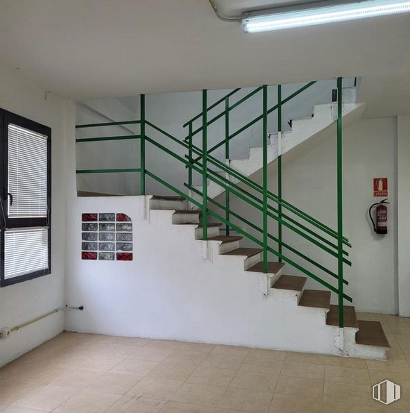 Oficina en venta en Calle Aguacate, Carabanchel, Madrid, 28044 con persiana de la ventana, alumbrado, ventana, edificio, escaleras, accesorio, madera, pintura, pavimento y piso alrededor