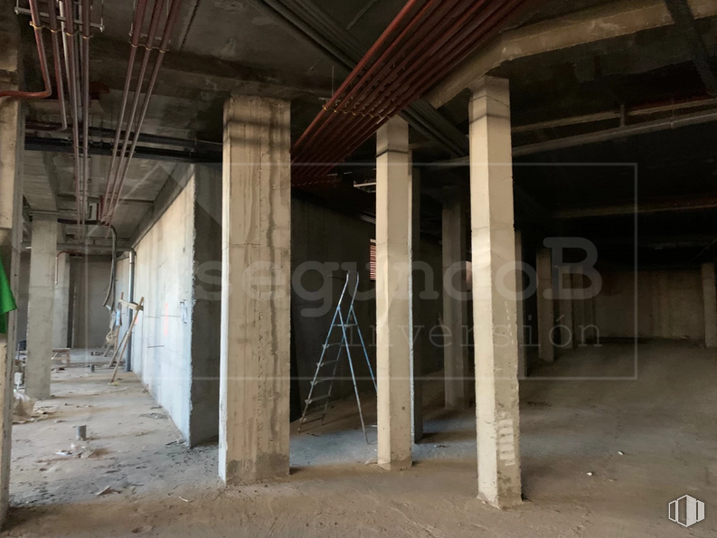 Retail for sale at Calle Ventanilla, 8, Colmenarejo, Madrid, 28270 with ladder, wood, beam, gas, flooring, column, ceiling, composite material, concrete and city around