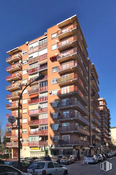 Local en alquiler en Calle Joaquín Blume, 5, Móstoles, Madrid, 28935 con coche, edificio, cielo, durante el día, rueda, neumático, bloque de pisos, árbol, diseño urbano y condominio alrededor