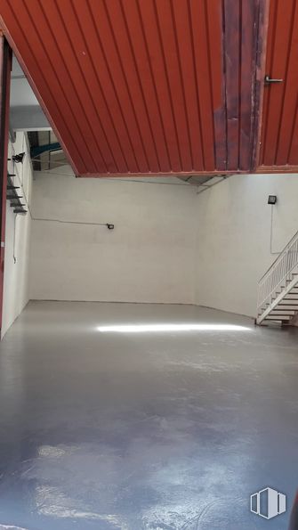 Nave en alquiler en Calle Fresnedillas, 4, Alcorcón, Madrid, 28925 con ebanistería, ventana, edificio, madera, suelo, piso, material compuesto, tintes y matices, pasillo y accesorio alrededor