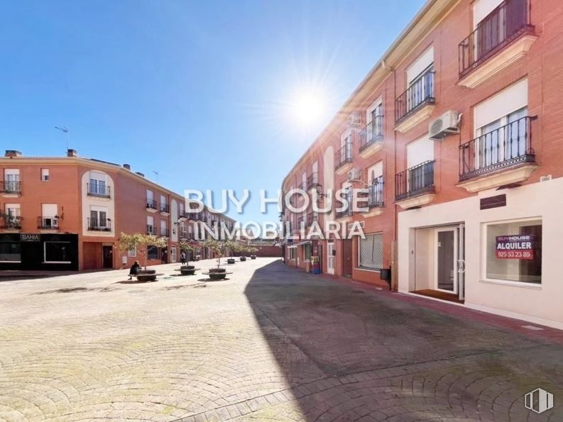 Local en alquiler en Centro, Illescas, Toledo, 45200 con ventana, edificio, casa, barrio, apartamento, aparcamiento, coche familiar, vehículo de lujo, acera y coche mediano alrededor