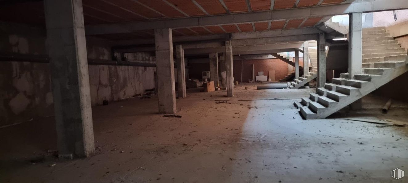 Local en venta en Calle San Roque, 13, Ajalvir, Madrid, 28864 con suelo, suelos, material compuesto, techo, hormigón, material de construcción, haz, ladrillo, columna y sótano alrededor