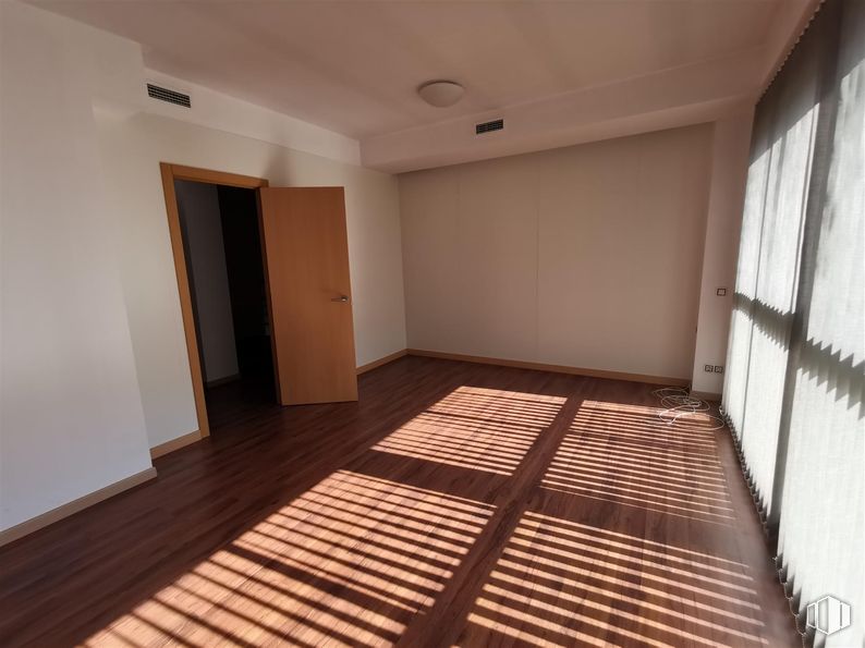 Oficina en venta en Calle Cronos, 20, San Blas - Canillejas, Madrid, 28037 con puerta, accesorio, madera, interiorismo, sombra, suelo, hall, suelos, tinte para madera y edificio alrededor