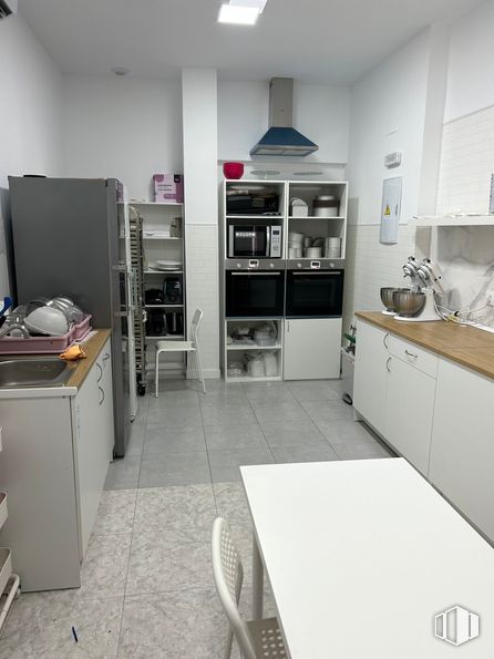 Local en alquiler en Calle Puerto de Alicante, 8, Coslada, Madrid, 28820 con ebanistería, refrigerador, mesa, propiedad, fregadero de cocina, fregadero, grifo, encimera, estante y cocina alrededor