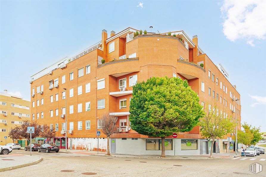 Local en venta en Calle Presidente José María Aznar, 2, Arganda del Rey, Madrid, 28500 con edificio, cielo, nube, ventana, rueda, árbol, planta, diseño urbano, condominio y bloque de pisos alrededor