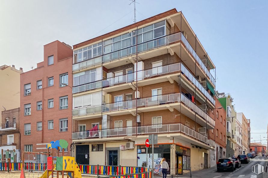 Local en venta en Calle Veza, 47, Tetuán, Madrid, 28029 con edificio, cielo, ventana, arquitectura, diseño urbano, condominio, bloque de torres, barrio, zona residencial y fachada alrededor