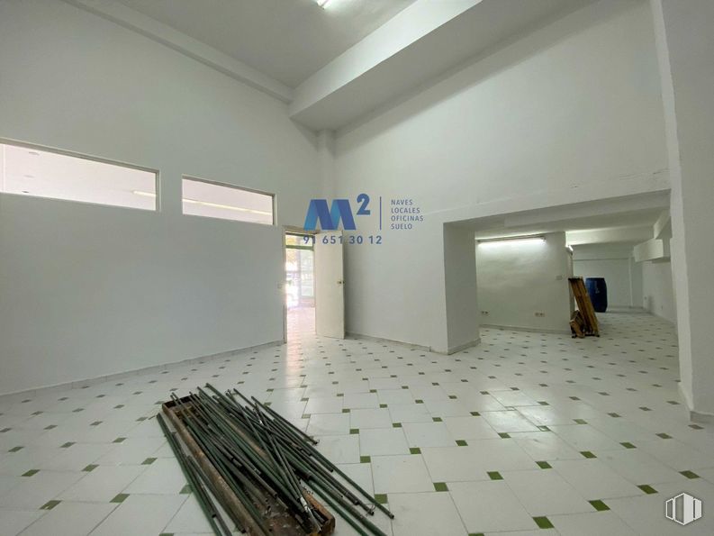 Local en venta en Avenida de las Fronteras, Torrejón de Ardoz, Madrid, 28850 con edificio, accesorio, madera, suelo, piso, ventana, sombra, pasillo, material compuesto y techo alrededor