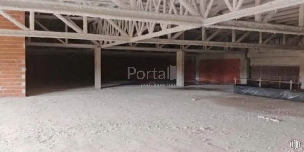 Industrial for sale at Avenida Ermita de San Juan, 54, Navalcarnero, Madrid, 28600 with floor, flooring, composite material, wood, ceiling, concrete, building, event, engineering and room around