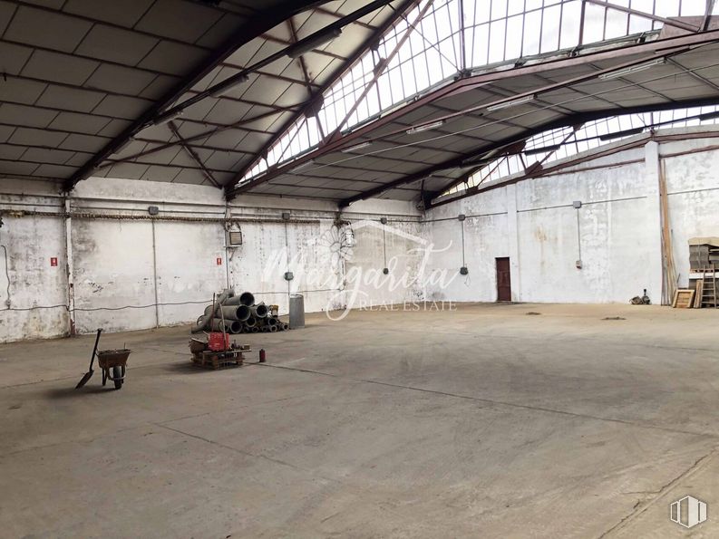 Nave en venta en Zona industrial, Bustarviejo, Madrid, 28720 con animal, hall, neumático, suelo, asfalto, suelos, zona urbana, ciudad, hormigón y material compuesto alrededor