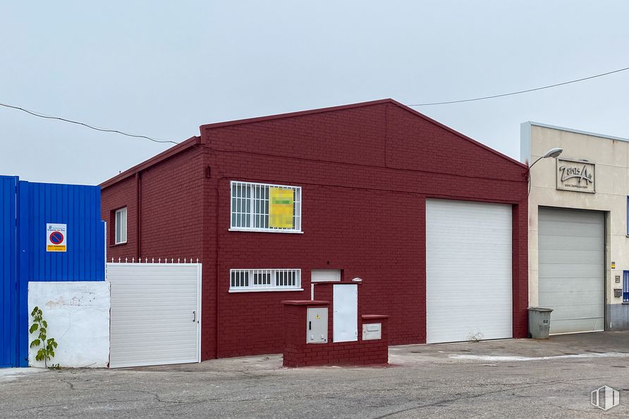 Industrial for sale at Calle Cedro, Arganda del Rey, Madrid, 28500 with window, house, door, sky, fixture, asphalt, residential area, facade, real estate and rural area around