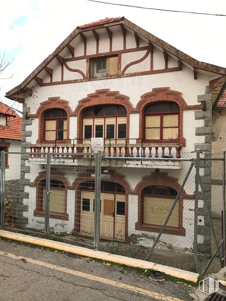 Retail for sale & for rent at Calle Fragua, 9, Cercedilla, Madrid, 28470 with window, house, property, wood, cloud, building, facade, residential area, sky and brick around