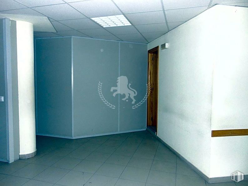 Office for sale & for rent at Calle Duque de Alba, 6, Ávila, 05001 with building, interior design, flooring, floor, ceiling, glass, electric blue, art, wall sticker and room around