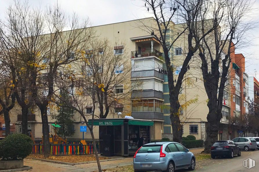 Local en alquiler en Calle Felipe Moratilla, 7, Moncloa - Aravaca, Madrid, 28008 con coche, edificio, rueda, vehículo terrestre, planta, neumático, vehículo, propiedad, cielo y ventana alrededor