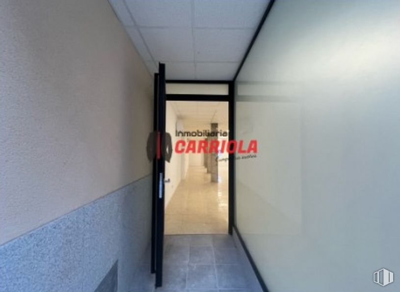 Retail for rent at Zona centro, La Torre de Esteban Hambrán, Toledo, 45920 with fixture, flooring, door, ceiling, concrete, road, composite material, event, city and transparency around