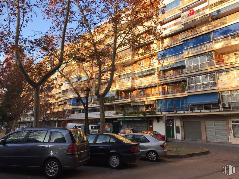 Local en venta en Calle Niza, 4, Móstoles, Madrid, 28936 con coche, rueda, edificio, neumático, vehículo, propiedad, ventana, cielo, infraestructura y árbol alrededor