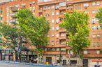 Retail for sale at Paseo Santa María Cabeza, Arganzuela, Madrid, 28019 with building, daytime, urban area, window, city, apartment, residential area, metropolitan area, town and neighbourhood around