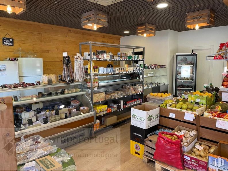 Local en alquiler en Zona casco antiguo, Torrelodones, Madrid, 28250 con comida, edificio, alumbrado, interiorismo, alimentos naturales, venta al por menor, alimentos integrales, cliente, tienda y barware alrededor