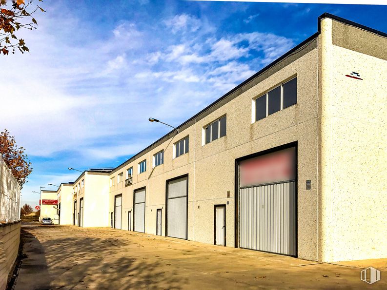 Industrial for sale at Calle Moreras, 5, Ciempozuelos, Madrid, 28350 with window, building, sky, cloud, wood, neighbourhood, wall, residential area, road surface and landscape around