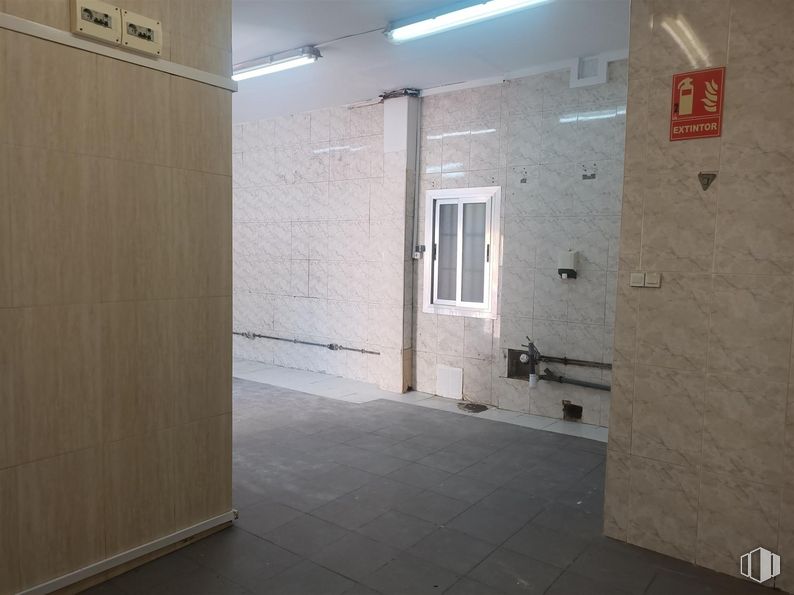 Local en venta en Calle Ruiz Alda, 43, Valdemoro, Madrid, 28342 con accesorio, arquitectura, suelos, suelo, techo, puerta, vidrio, suelo de baldosas, espacio y material compuesto alrededor