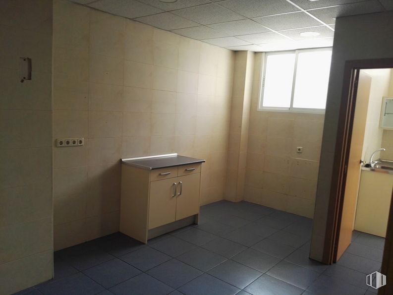 Local en venta en Calle Honduras, 4, Coslada, Madrid, 28820 con ebanistería, ventana, edificio, accesorio, madera, suelo, casa, piso, madera y techo alrededor