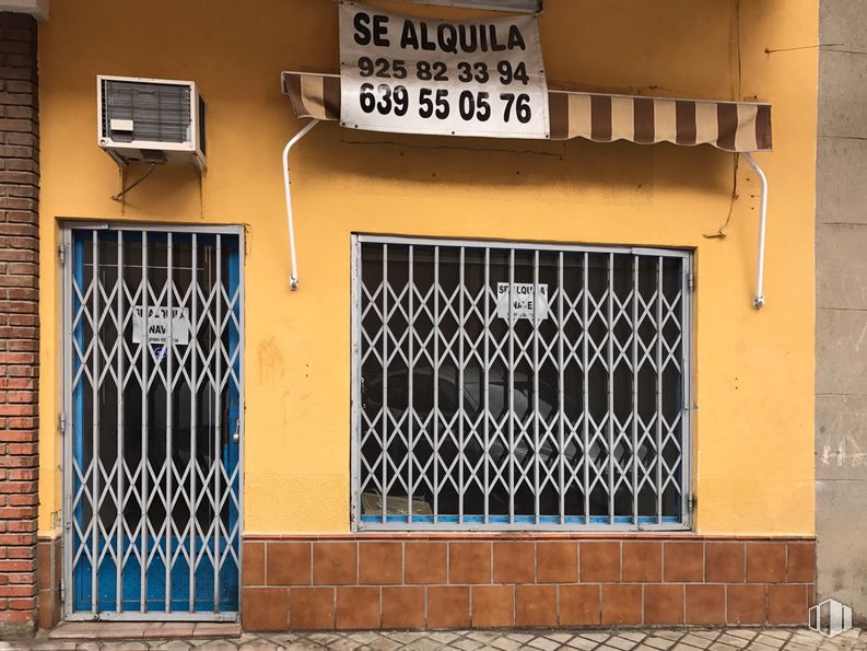 Retail for sale & for rent at Calle Santa Sabina, 4, Talavera de la Reina, Toledo, 45600 with door, window, property, fixture, wood, font, building, facade, tints and shades and house around