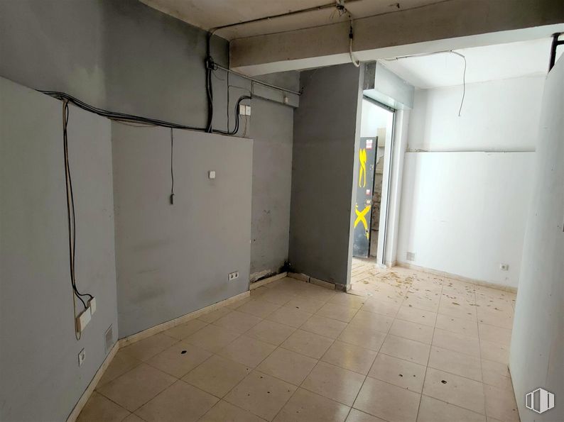 Local en venta en Calle Francisco García, 19, Carabanchel, Madrid, 28025 con edificio, accesorio, suelo, suelos, casa, puerta, material compuesto, techo, madera y habitación alrededor