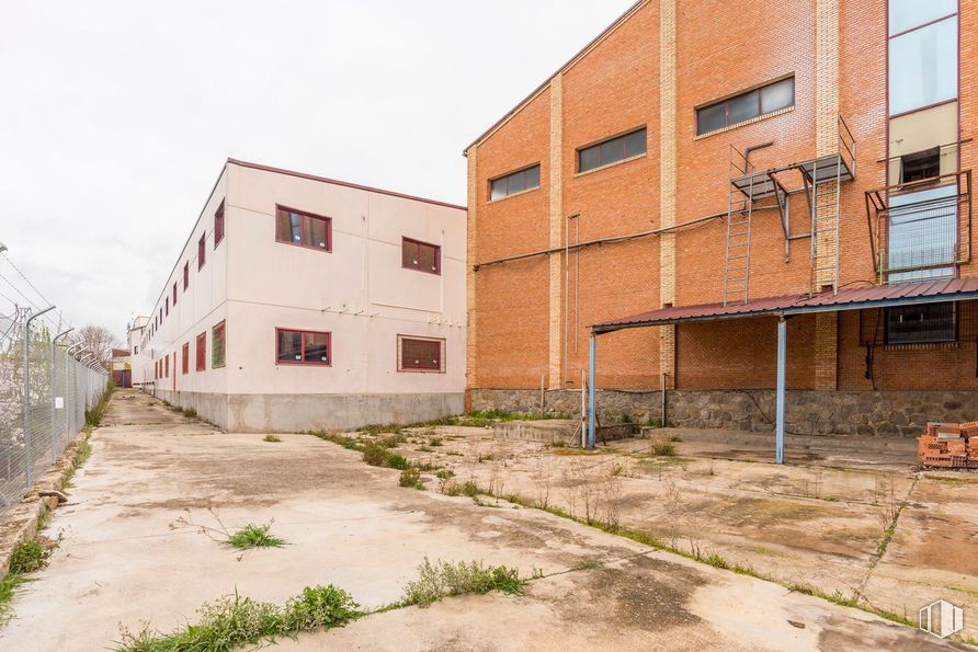 Industrial for sale at Carretera Madrid - Toledo, Olías del Rey, Toledo, 45280 with window, building, house, wall, architecture, brickwork, human settlement, composite material, brick and building material around